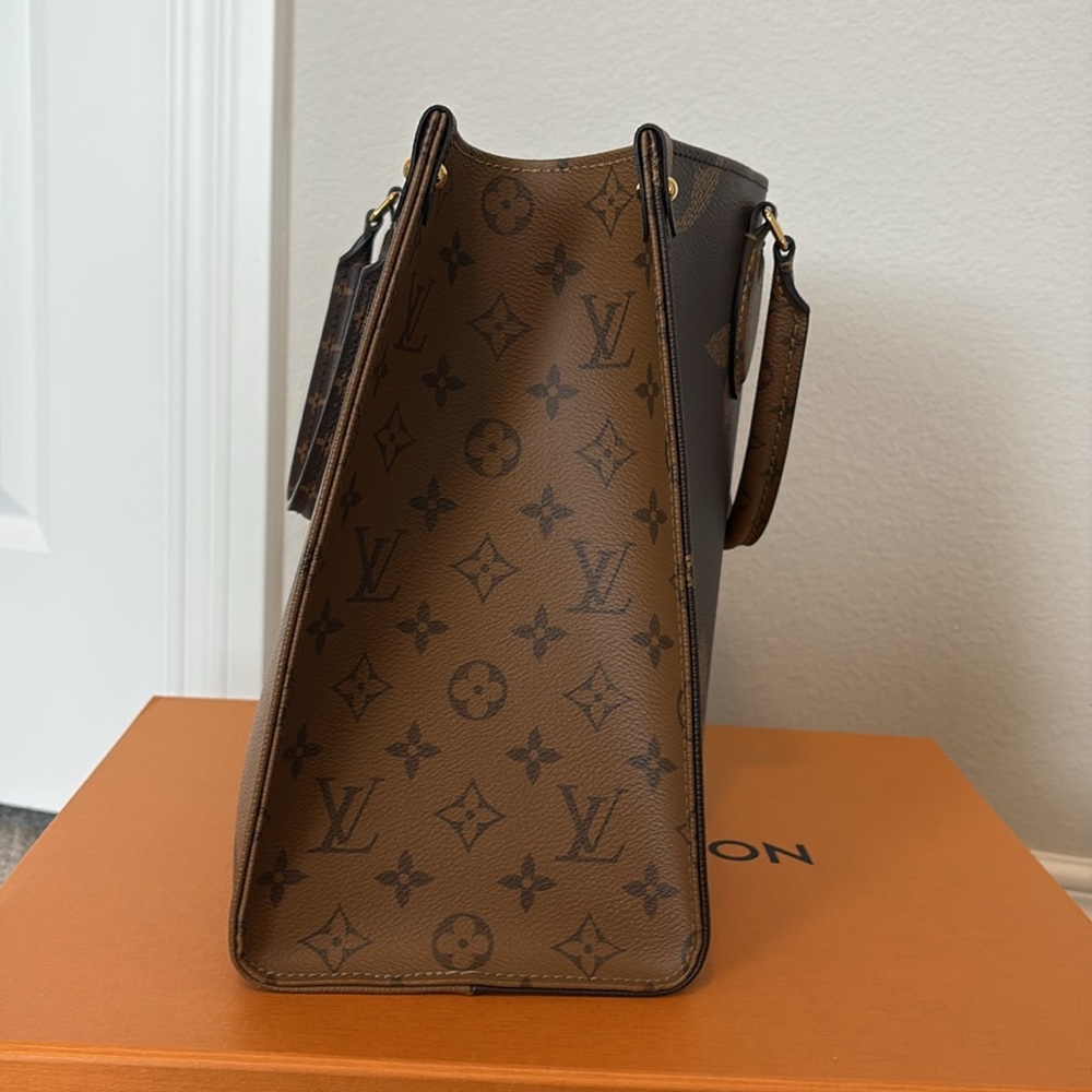 AUTHENTIC Louis Vuitton OnTheGo MM | LIKE NEW - Picture 8 of 12
